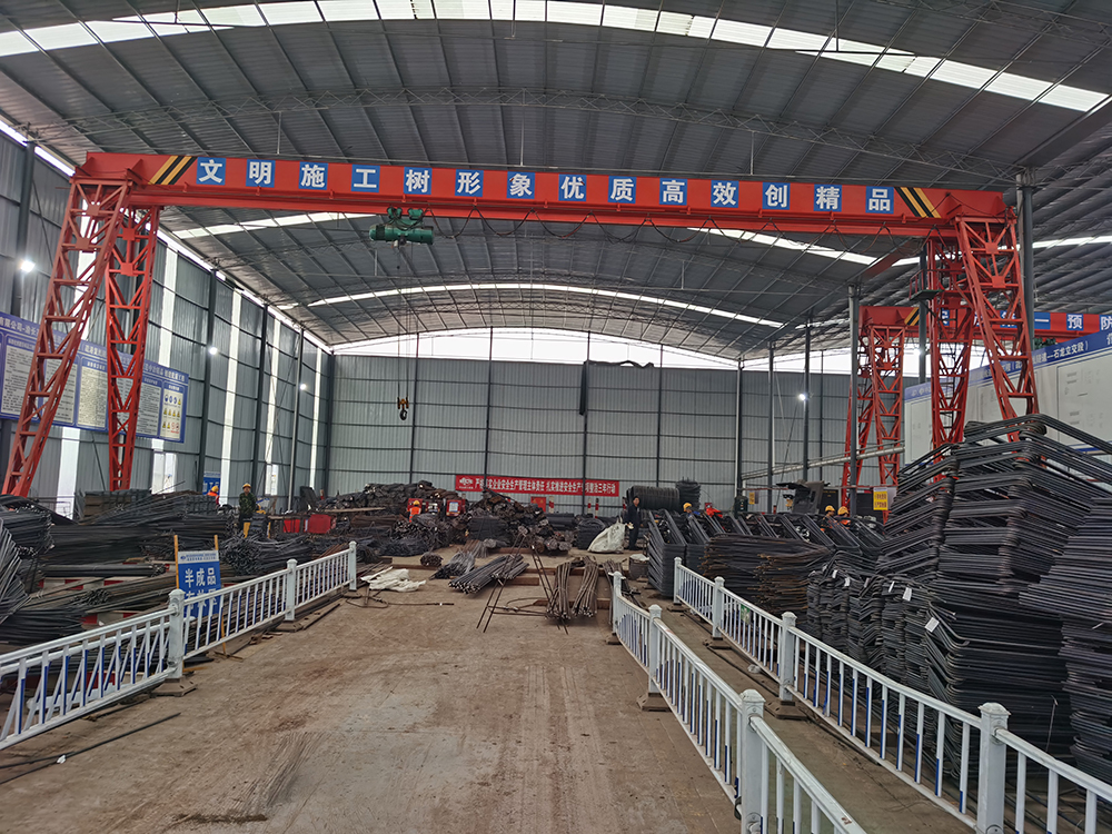 电动葫芦门式起重机-钢筋棚.jpg