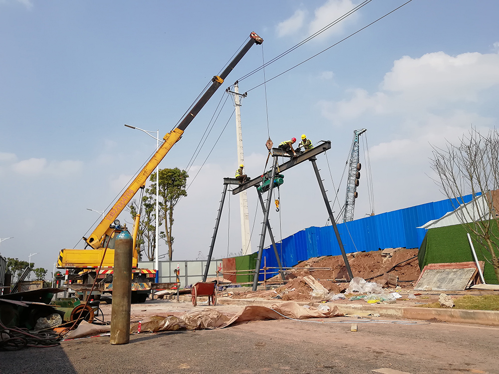 下水管道顶管固定式式起重机.jpg