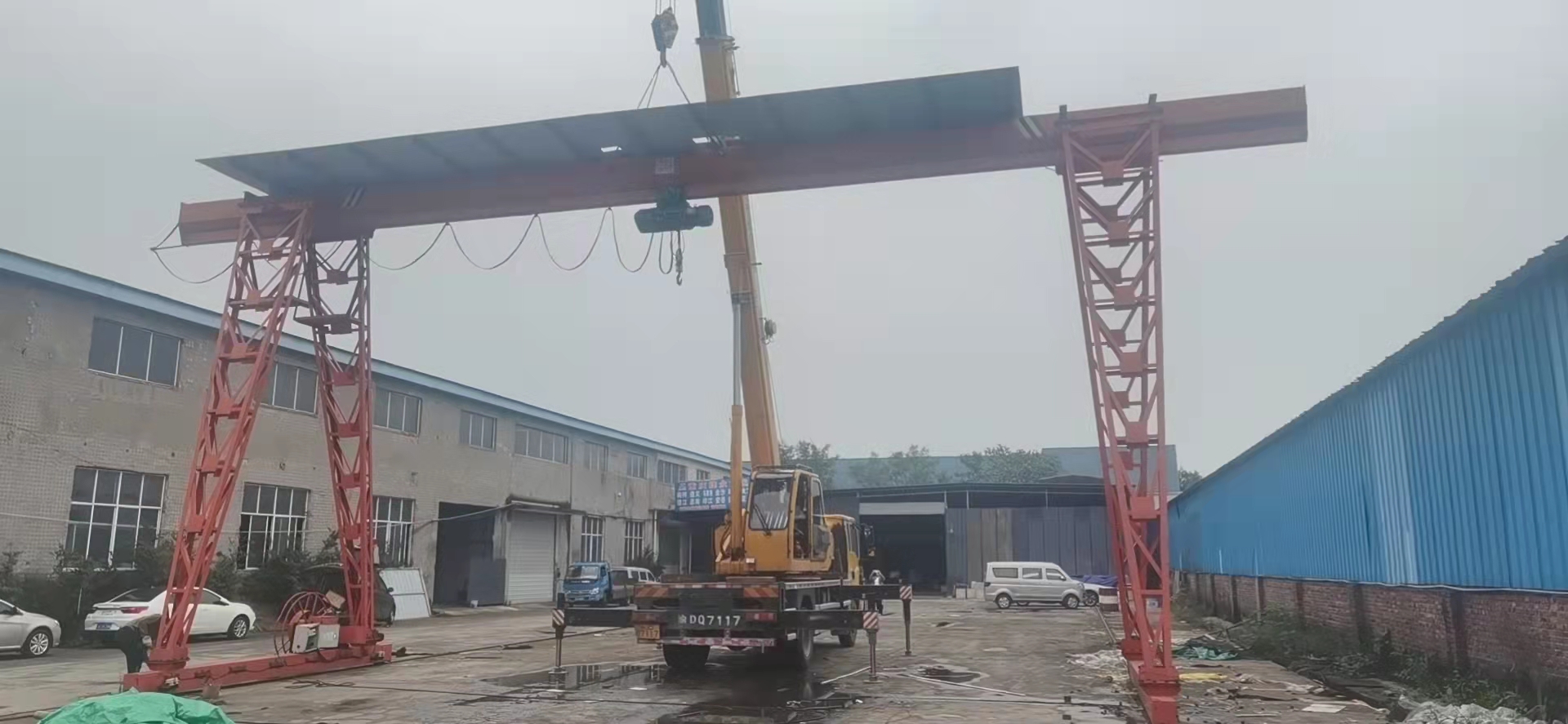 MHxh上包下花双外悬电动葫芦门式起重机