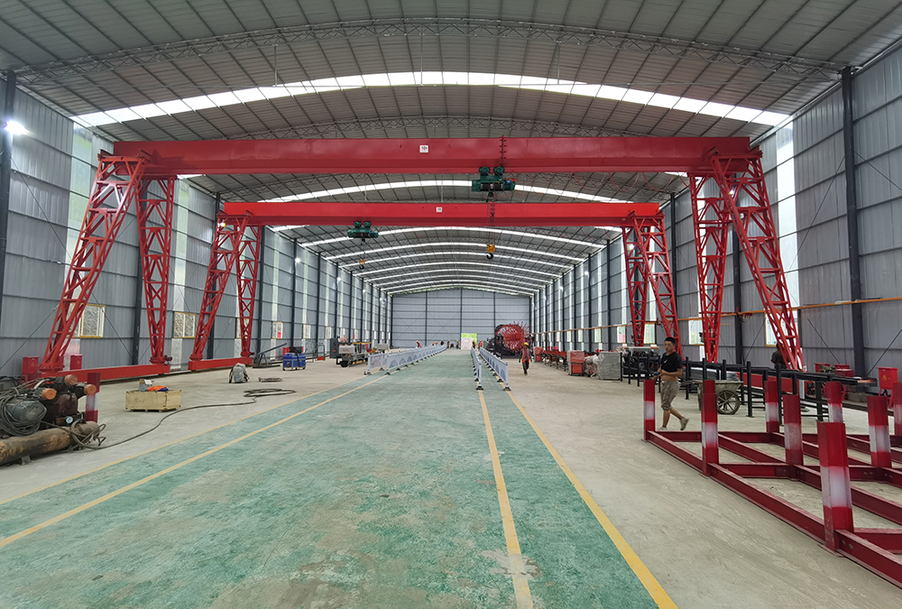 上包下花钢筋棚龙门吊